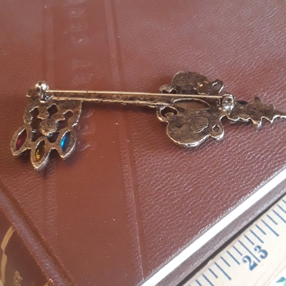 Vintage Medieval Jeweled Skeleton Key Brooch Pin - Picture 5 of 6